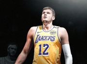 NG体育- 洛杉矶湖人迎欧超杯关键赛，集结日防线松动，态度坚定，阵容厚度经受考验